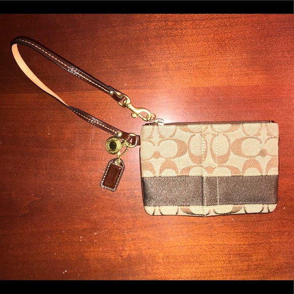 🔸NWOT COACH Wristlet 🔸 - Picture 2 of 8